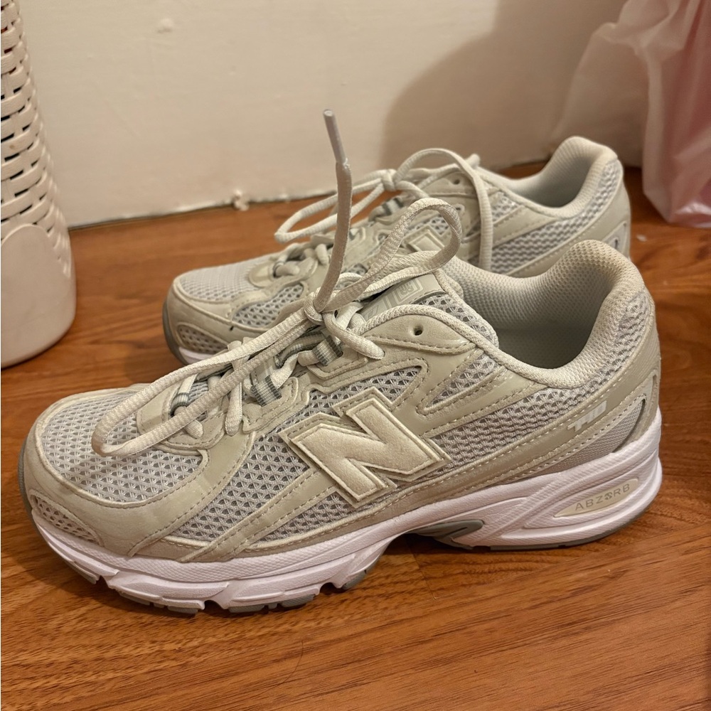 New Balance Women's Light Beige Mesh Walking Sneakers